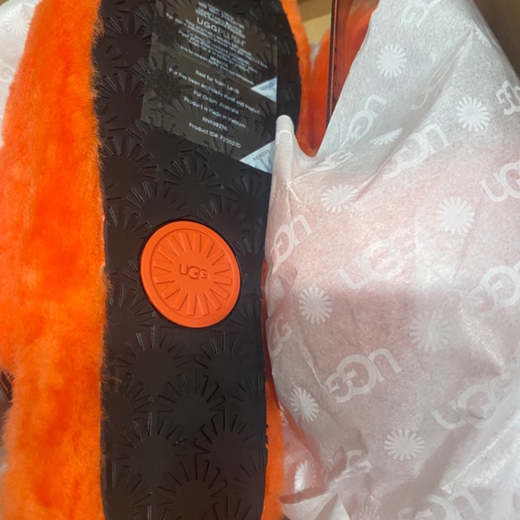 Uggs Sandals for Sale Cheap - Picture 2 of 5